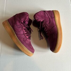 Nike Women's Sneakers in Purple and Tan